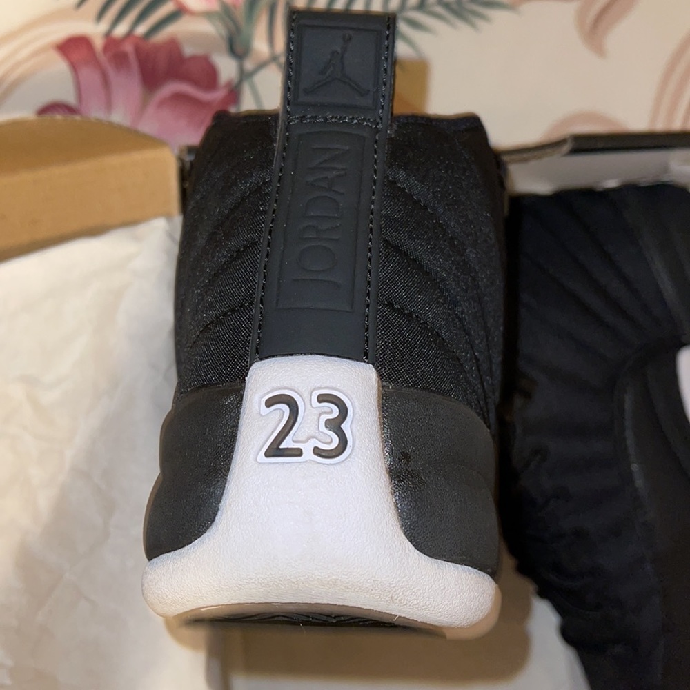 Sneakers - Picture 4 of 4